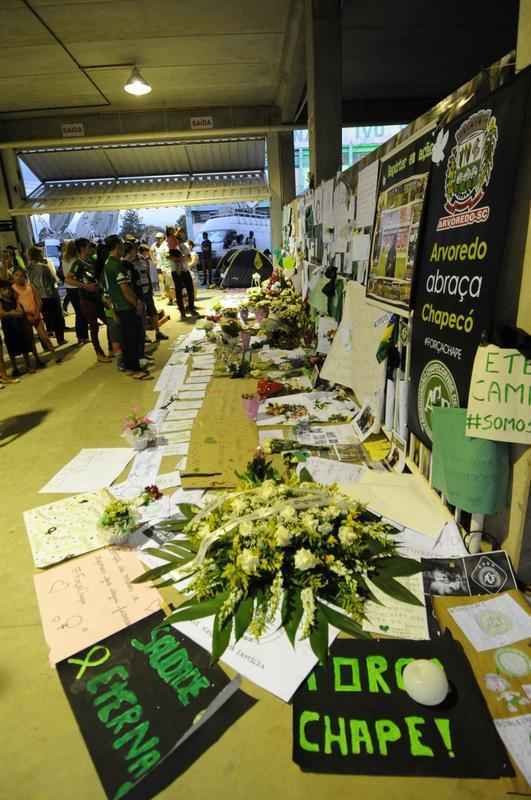 Fotos da vgilia em Chapec nesta quinta-feira. Imagens feitas pelo fotgrafo do Estado de Minas, Leandro Couri