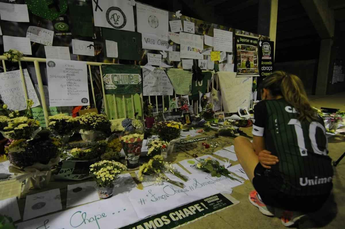 Fotos da vgilia em Chapec nesta quinta-feira. Imagens feitas pelo fotgrafo do Estado de Minas, Leandro Couri