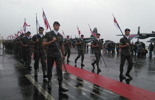 Honras militares na chegada das vtimas ao Aeroporto de Chapec. Presidente Michel Temer esteve presente