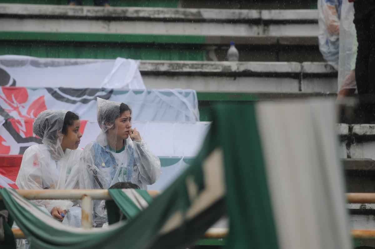 Brasileiros se despedem de jogadores, comisso tcnica e diretores da Chapecoense mortos em acidente areo na Colmbia