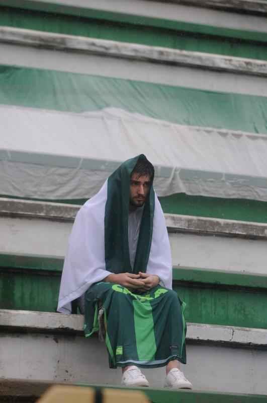 Brasileiros se despedem de jogadores, comisso tcnica e diretores da Chapecoense mortos em acidente areo na Colmbia