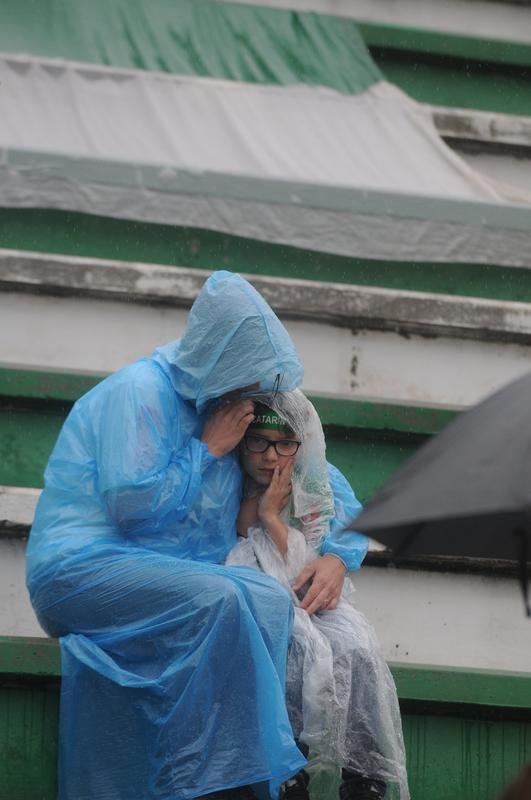 Brasileiros se despedem de jogadores, comisso tcnica e diretores da Chapecoense mortos em acidente areo na Colmbia
