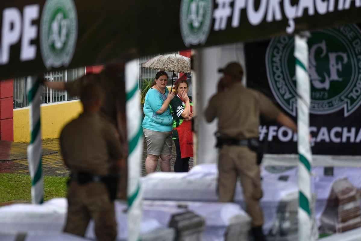 Momento da chegada dos caixes  Arena foi tocante