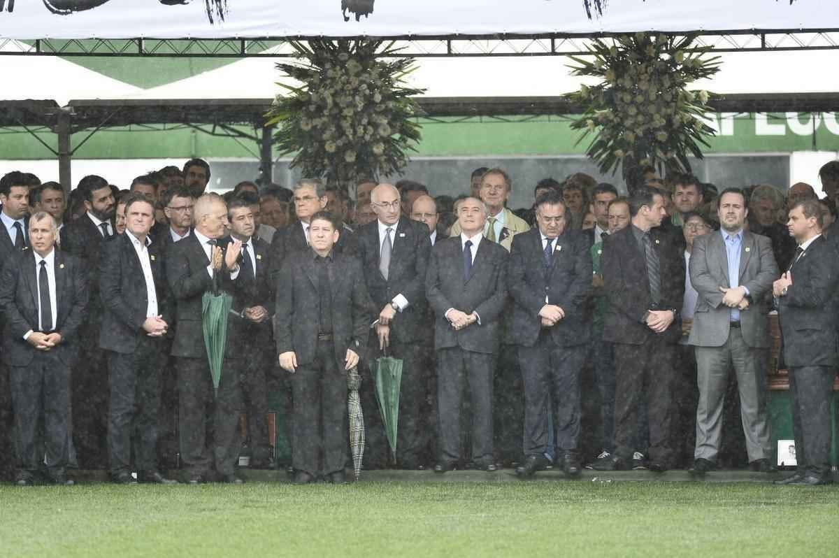 Presidente Michel Temer mudou planos e compareceu ao velrio