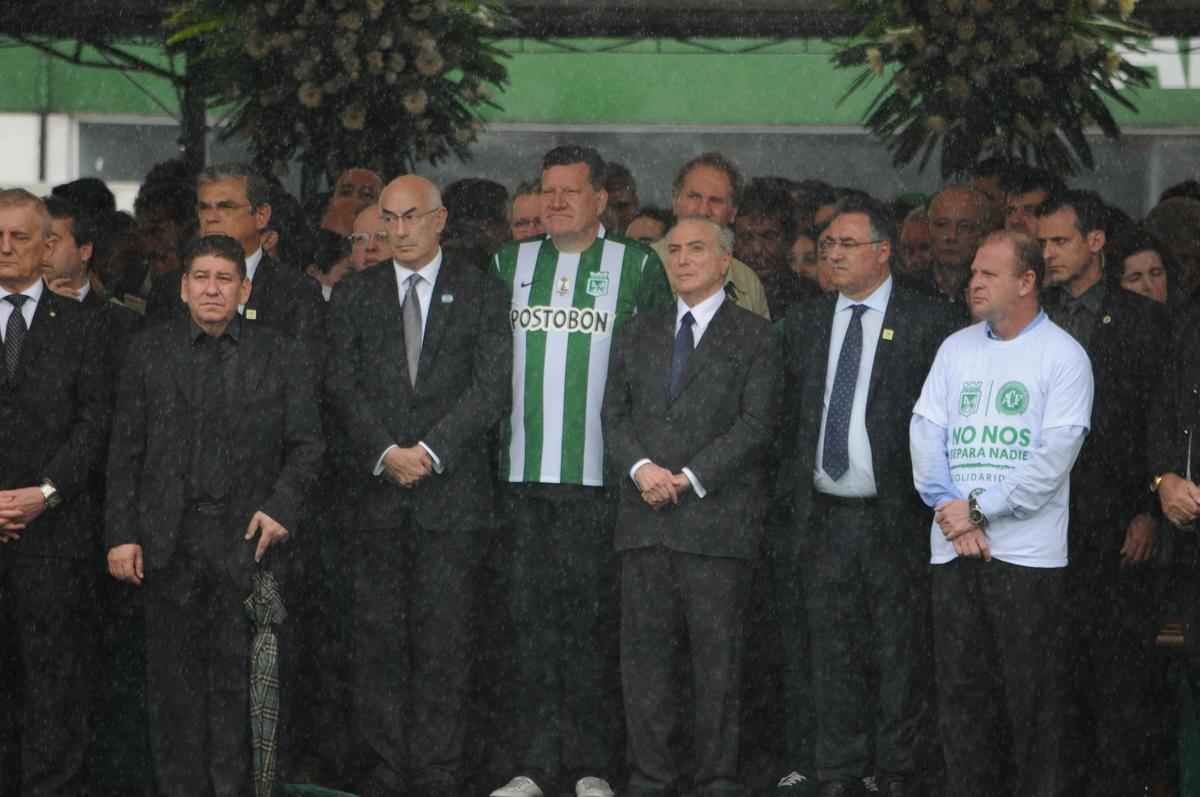 Prefeito de Chapec, Luciano Buligon, vestiu camisa do Atltico Nacional de Medelln em homenagem ao povo colombiano