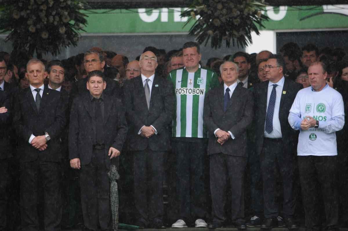 Prefeito de Chapec, Luciano Buligon, vestiu camisa do Atltico Nacional de Medelln em homenagem ao povo colombiano
