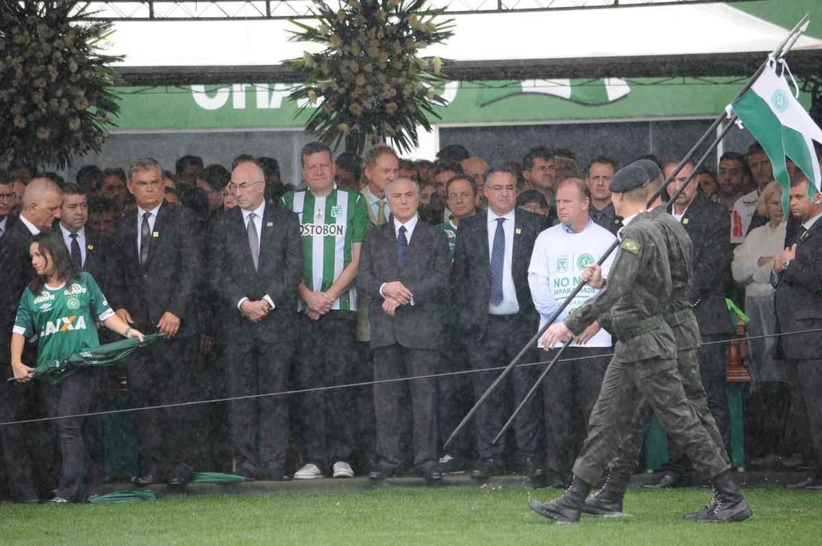 Prefeito de Chapec, Luciano Buligon, vestiu camisa do Atltico Nacional de Medelln em homenagem ao povo colombiano