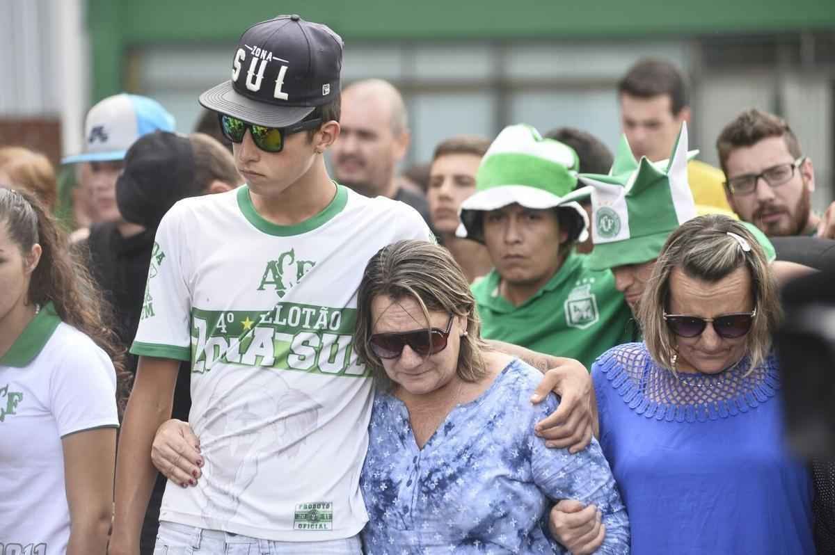 Pela ltima rodada do Campeonato Brasileiro, a Chapecoense receberia o Atltico na Arena Cond. Com a tragdia envolvendo a delegao da equipe catarinense, a rodada deste fim de semana no aconteceu, sendo adiada para o prximo. Solidrio  Chape, que, alm de perder jogadores e comisso tcnica, no possui condies psicolgicas para entrar em campo, o Atltico se pronunciou contra a realizao da partida