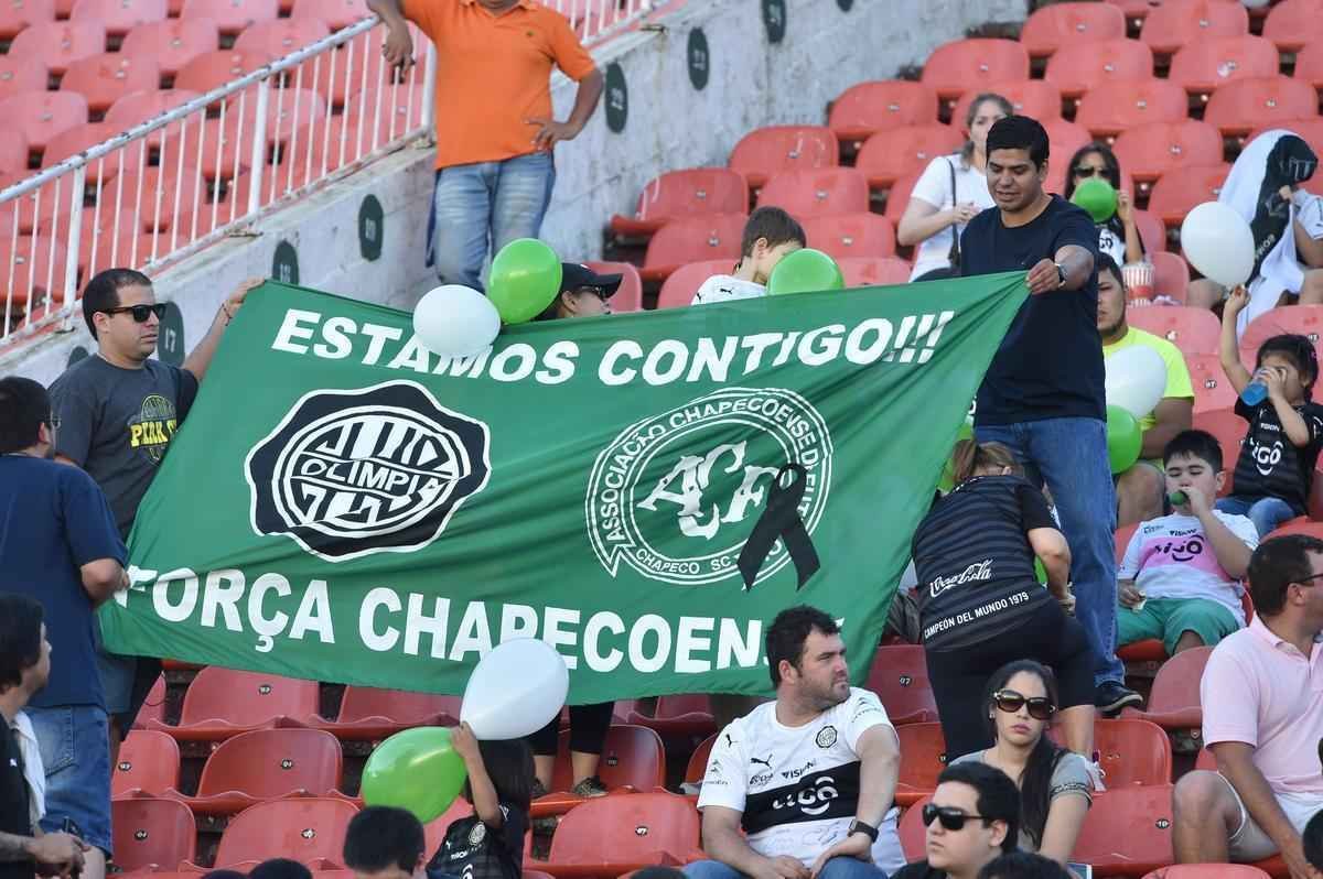Torcedores do Olimpia, do Paraguai