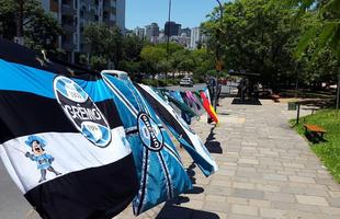Ambulantes j fazem a 'festa' nas ruas de Porto Alegre com os seus produtos 