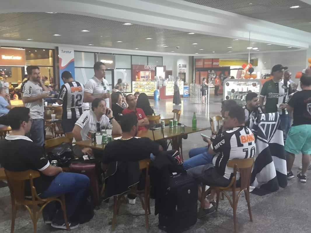 Jogadores desembarcaram na tarde desta tera-feira, em Porto Alegre 