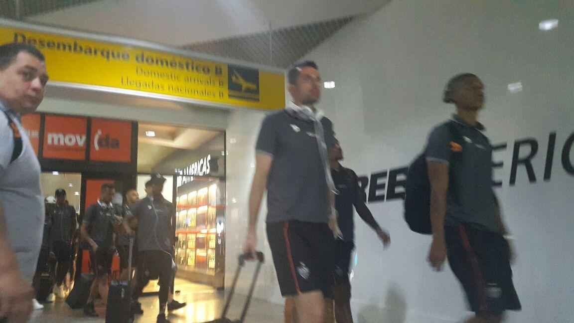 Jogadores desembarcaram na tarde desta tera-feira, em Porto Alegre 