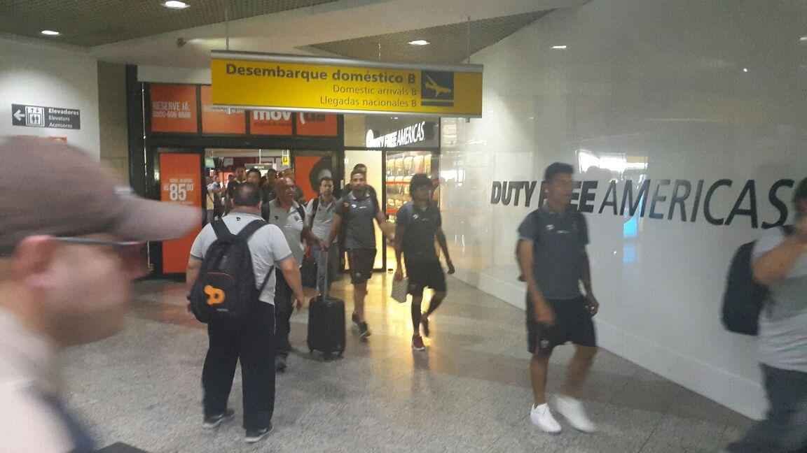 Jogadores desembarcaram na tarde desta tera-feira, em Porto Alegre 