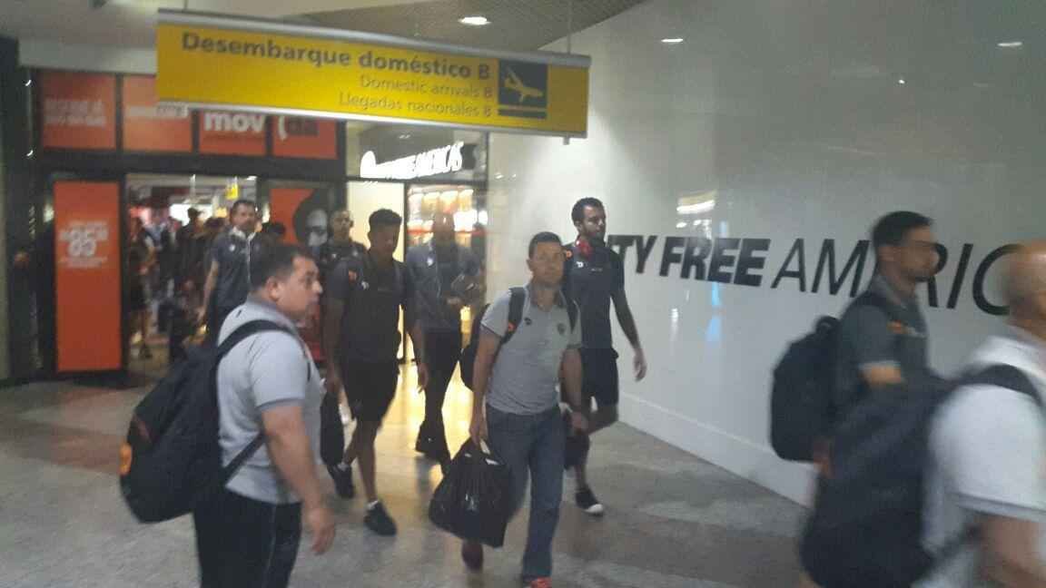 Jogadores desembarcaram na tarde desta tera-feira, em Porto Alegre 
