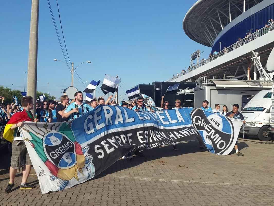 Ambiente na Arena antes da final da Copa do Brasil entre Grmio e Atltico