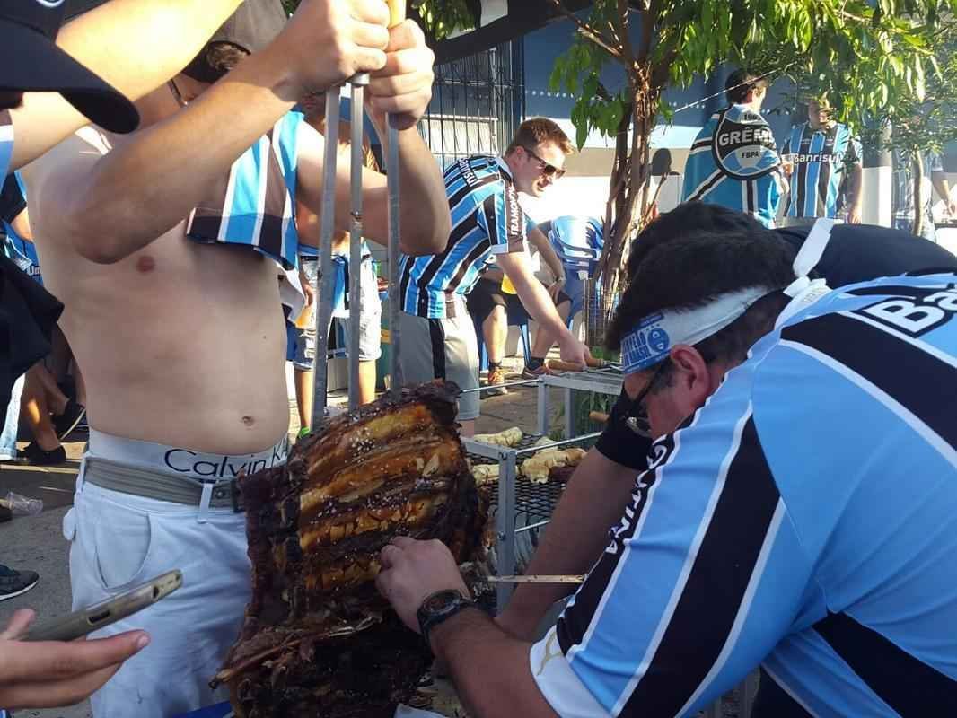 Ambiente na Arena antes da final da Copa do Brasil entre Grmio e Atltico