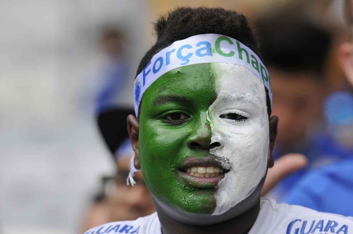 O Mineiro foi palco de homenagens s vtimas da tragdia com o avio da delegao da Chapecoense antes e durante Cruzeiro x Corinthians