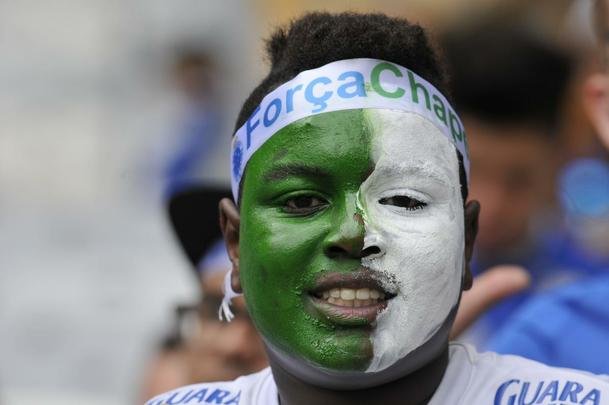 O Mineiro foi palco de homenagens s vtimas da tragdia com o avio da delegao da Chapecoense antes e durante Cruzeiro x Corinthians