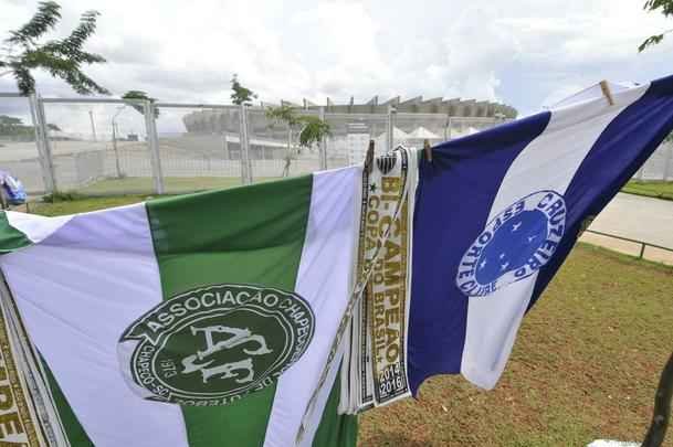 O Mineiro foi palco de homenagens s vtimas da tragdia com o avio da delegao da Chapecoense antes e durante Cruzeiro x Corinthians