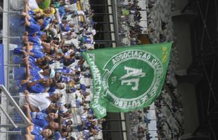 O Mineiro foi palco de homenagens s vtimas da tragdia com o avio da delegao da Chapecoense antes e durante Cruzeiro x Corinthians