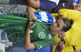 O Mineiro foi palco de homenagens s vtimas da tragdia com o avio da delegao da Chapecoense antes e durante Cruzeiro x Corinthians