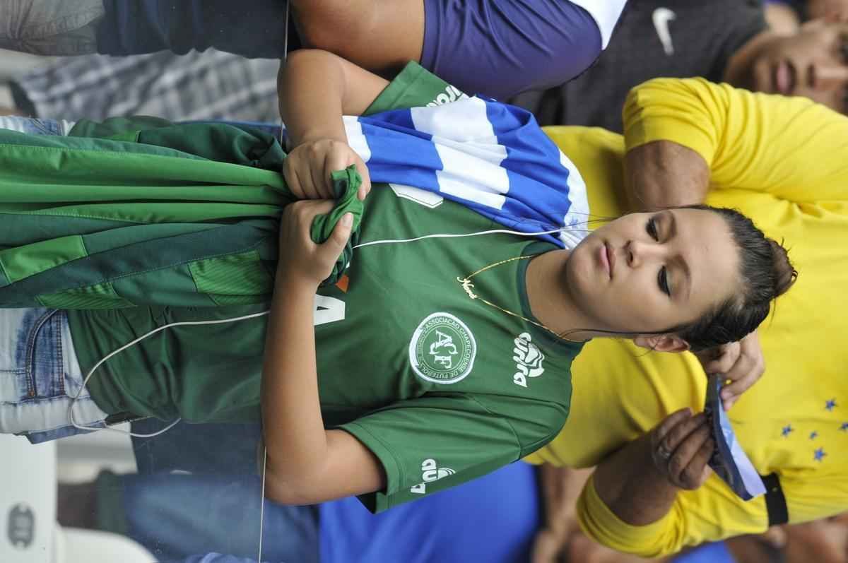 O Mineiro foi palco de homenagens s vtimas da tragdia com o avio da delegao da Chapecoense antes e durante Cruzeiro x Corinthians