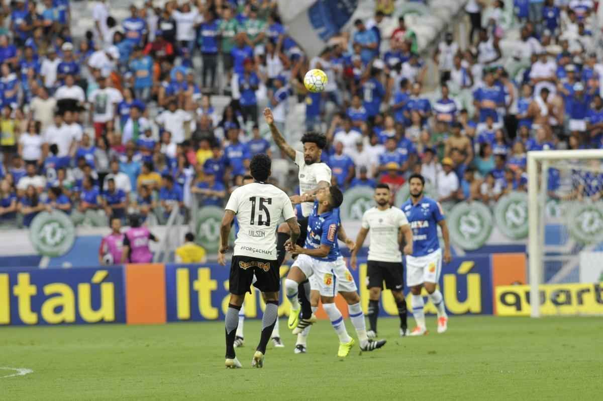 Veja imagens do primeiro tempo do jogo entre Cruzeiro e Corinthians
