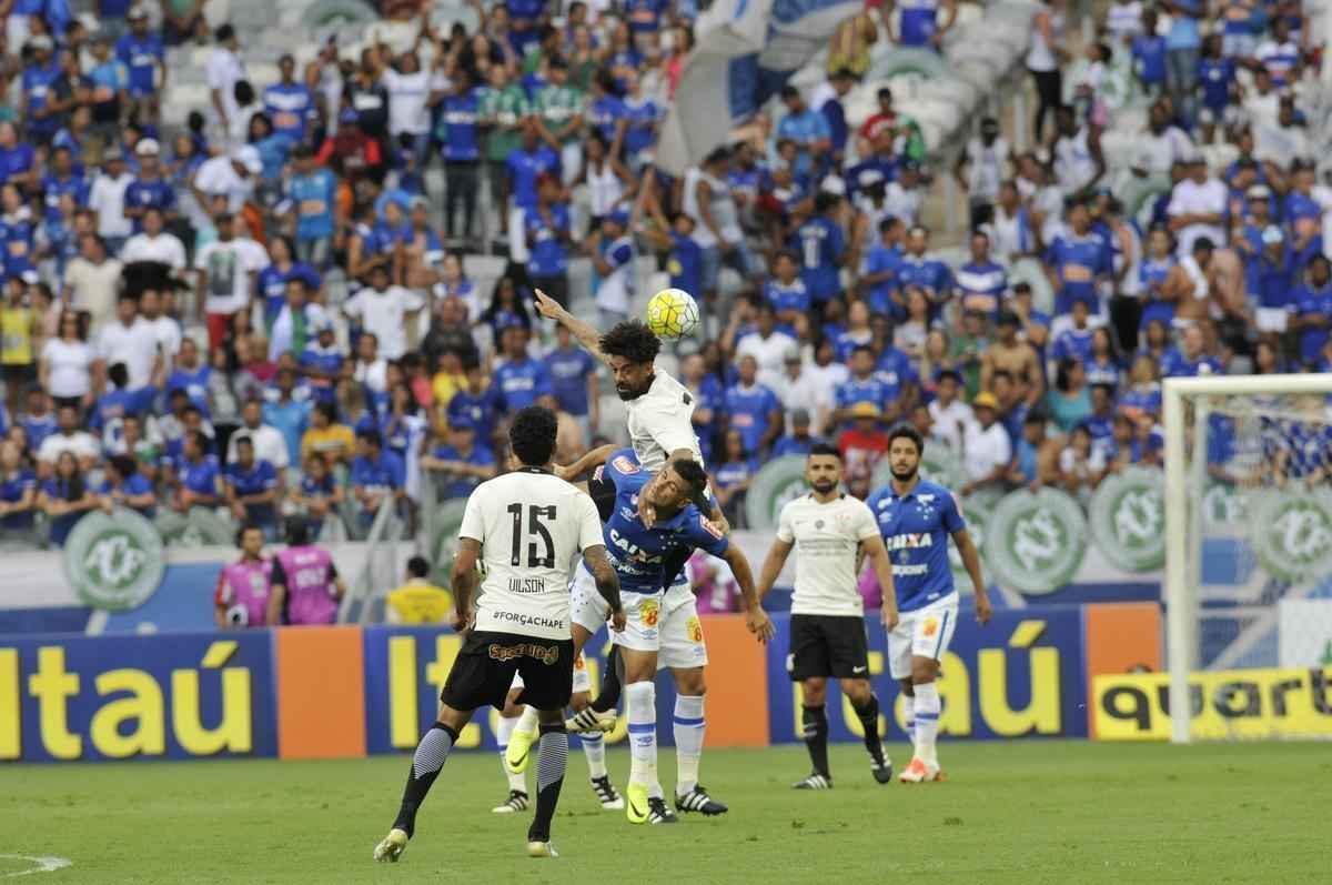 Veja imagens do primeiro tempo do jogo entre Cruzeiro e Corinthians