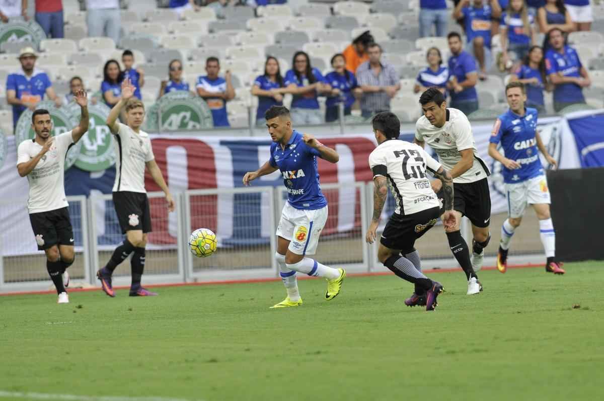 Veja imagens do primeiro tempo do jogo entre Cruzeiro e Corinthians