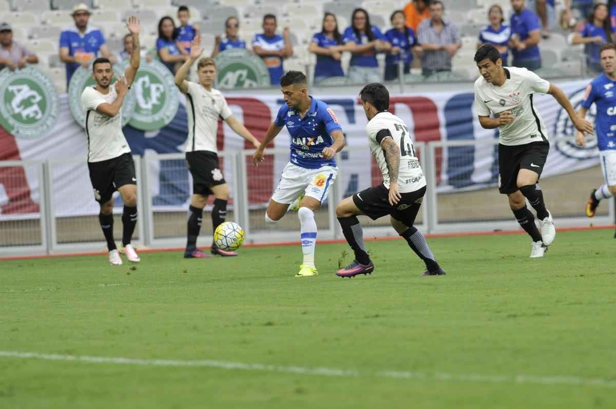Veja imagens do primeiro tempo do jogo entre Cruzeiro e Corinthians