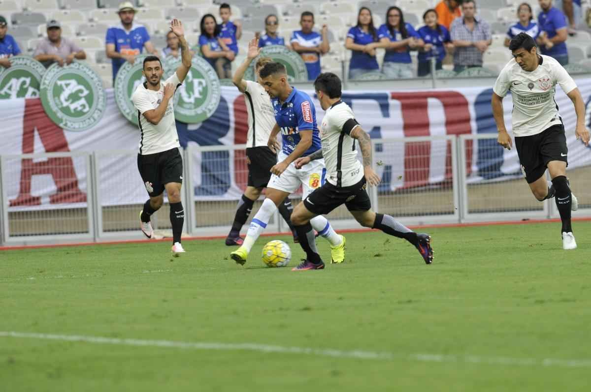 Veja imagens do primeiro tempo do jogo entre Cruzeiro e Corinthians