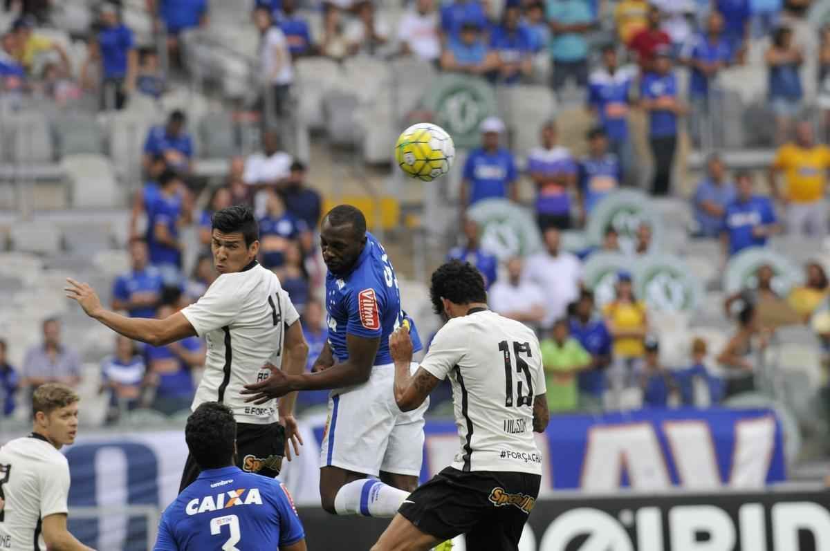 Veja imagens do primeiro tempo do jogo entre Cruzeiro e Corinthians