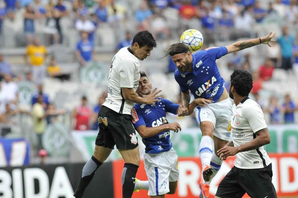 Veja imagens do primeiro tempo do jogo entre Cruzeiro e Corinthians