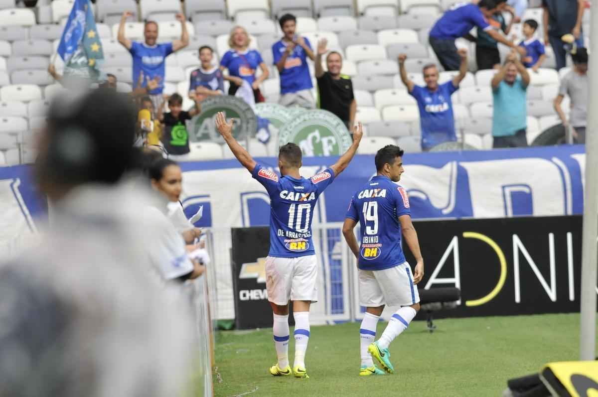 Veja imagens do primeiro tempo do jogo entre Cruzeiro e Corinthians