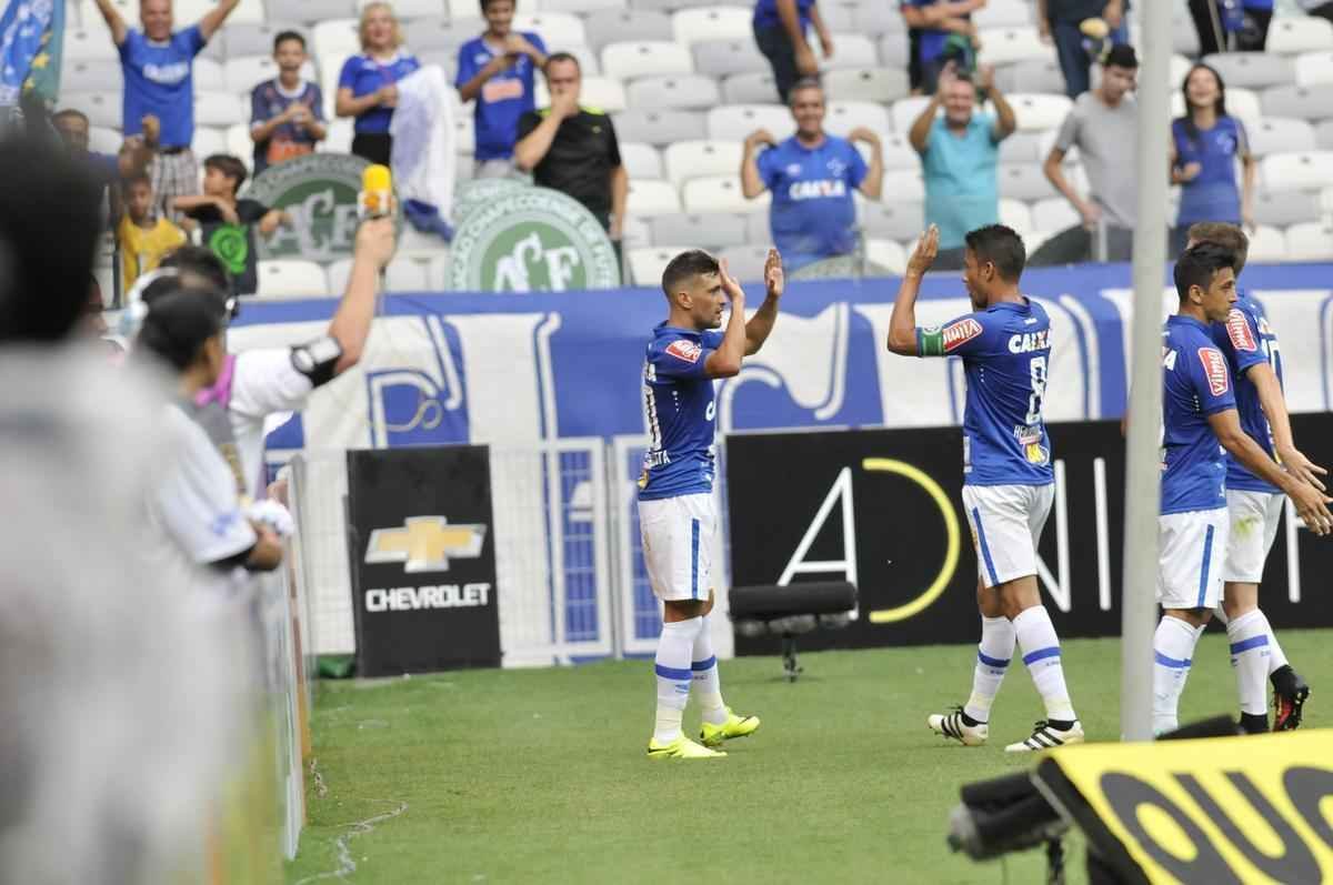 Veja imagens do primeiro tempo do jogo entre Cruzeiro e Corinthians