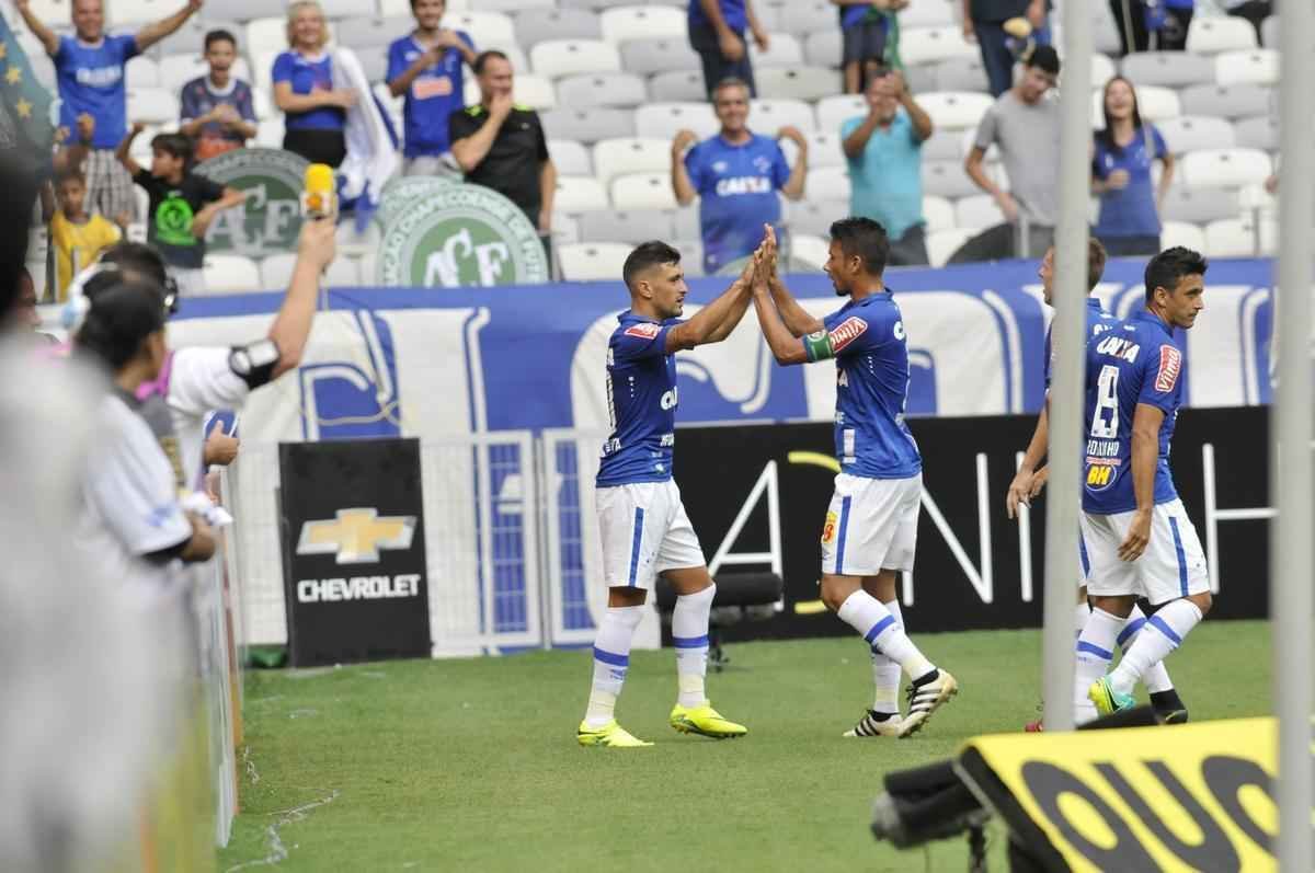 Veja imagens do primeiro tempo do jogo entre Cruzeiro e Corinthians