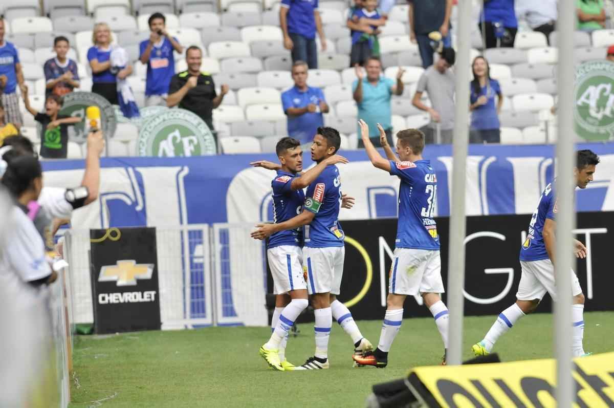 Veja imagens do primeiro tempo do jogo entre Cruzeiro e Corinthians