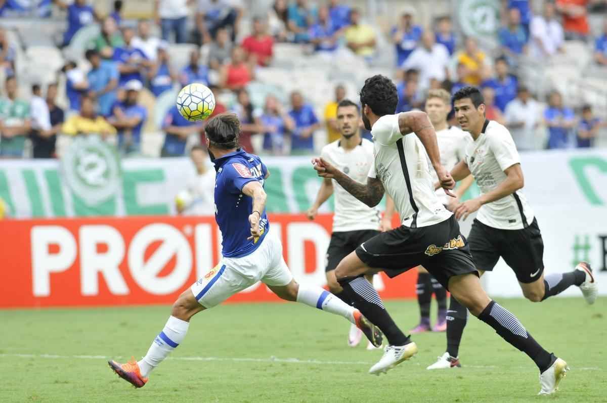 Veja imagens do primeiro tempo do jogo entre Cruzeiro e Corinthians