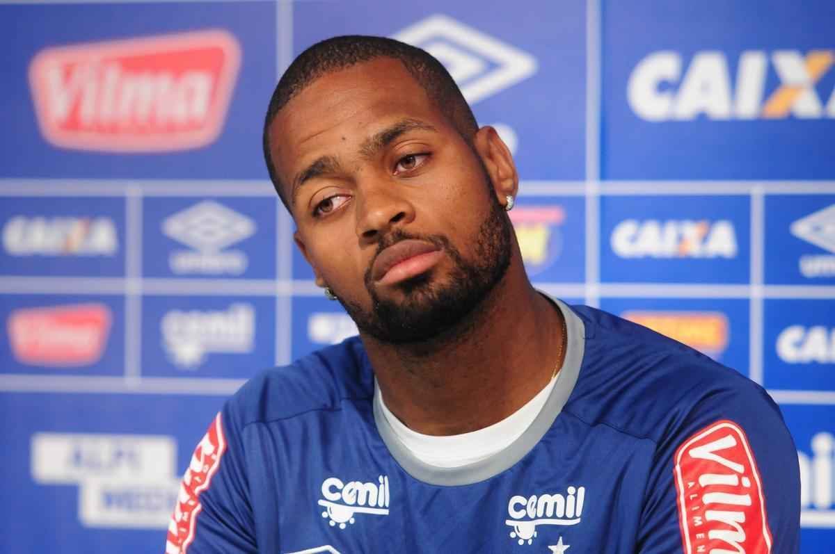 Veja imagens da entrevista coletiva da diretoria do Cruzeiro