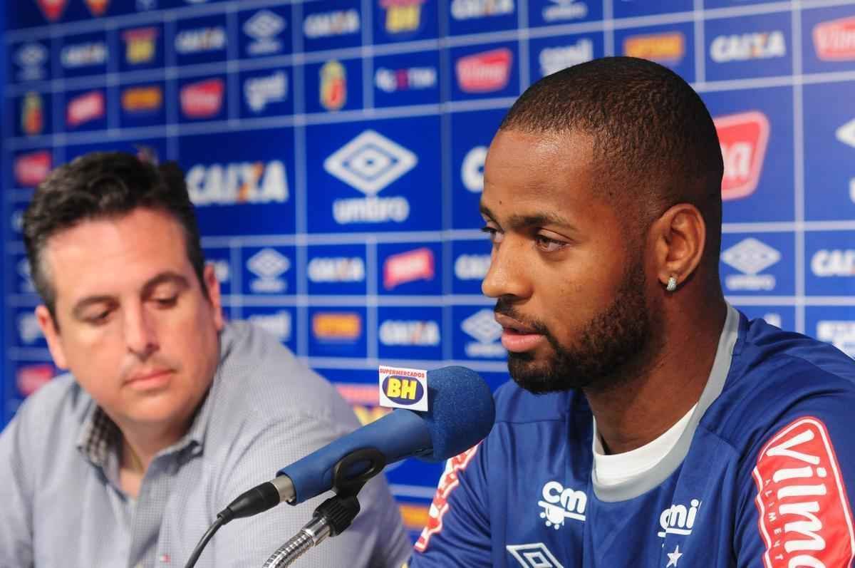 Veja imagens da entrevista coletiva da diretoria do Cruzeiro