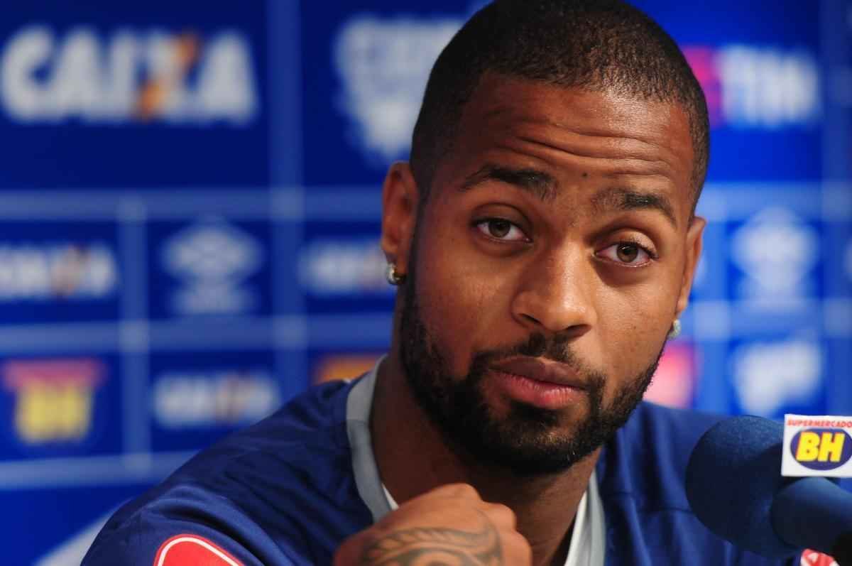 Veja imagens da entrevista coletiva da diretoria do Cruzeiro