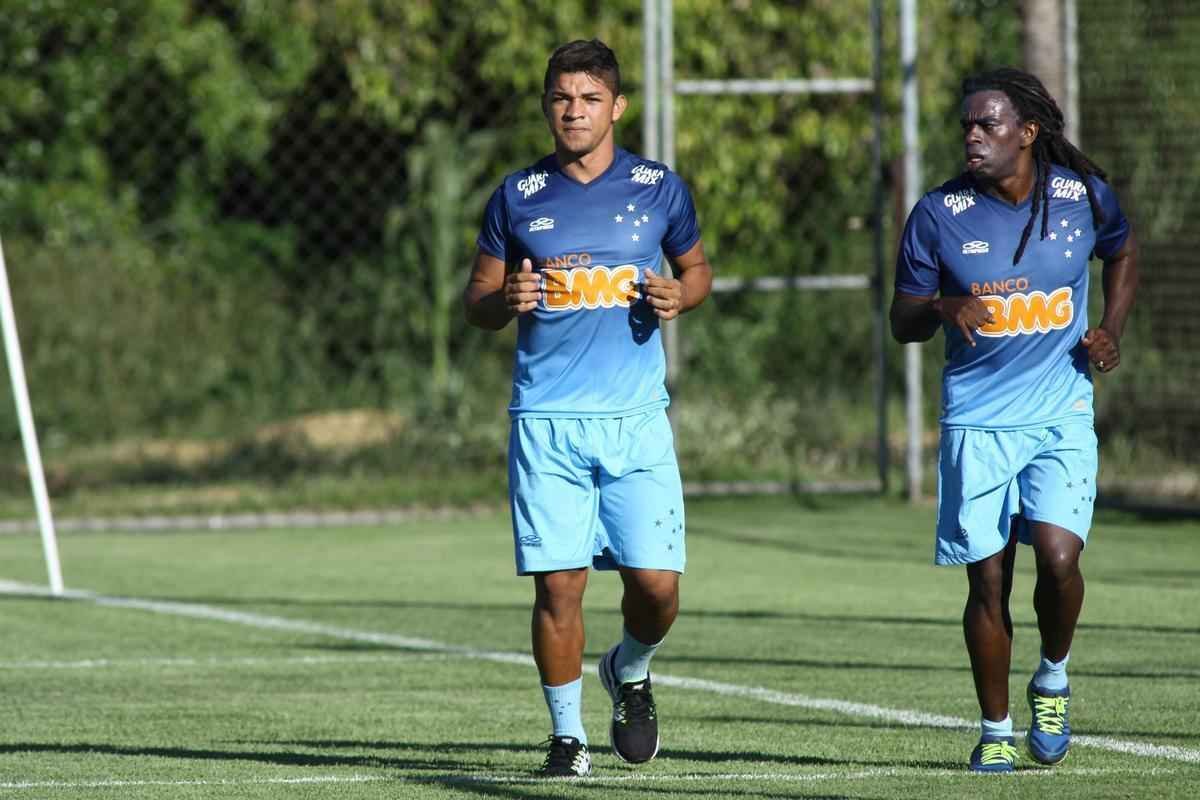Pelo Cruzeiro, Tinga jogou 65 partidas e marcou dois gols.
