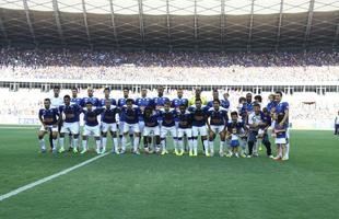 Na imagem, os companheiros de Tinga no elenco do Cruzeiro. Juntos, eles ganharam uma edio do Campeonato Mineiro (2014) e duas do Brasileiro (2013 e 2014)