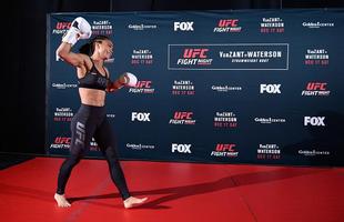 Uma das protagonistas do evento, Michelle Waterson demonstra simpatia em treino aberto do UFC em Sacramento