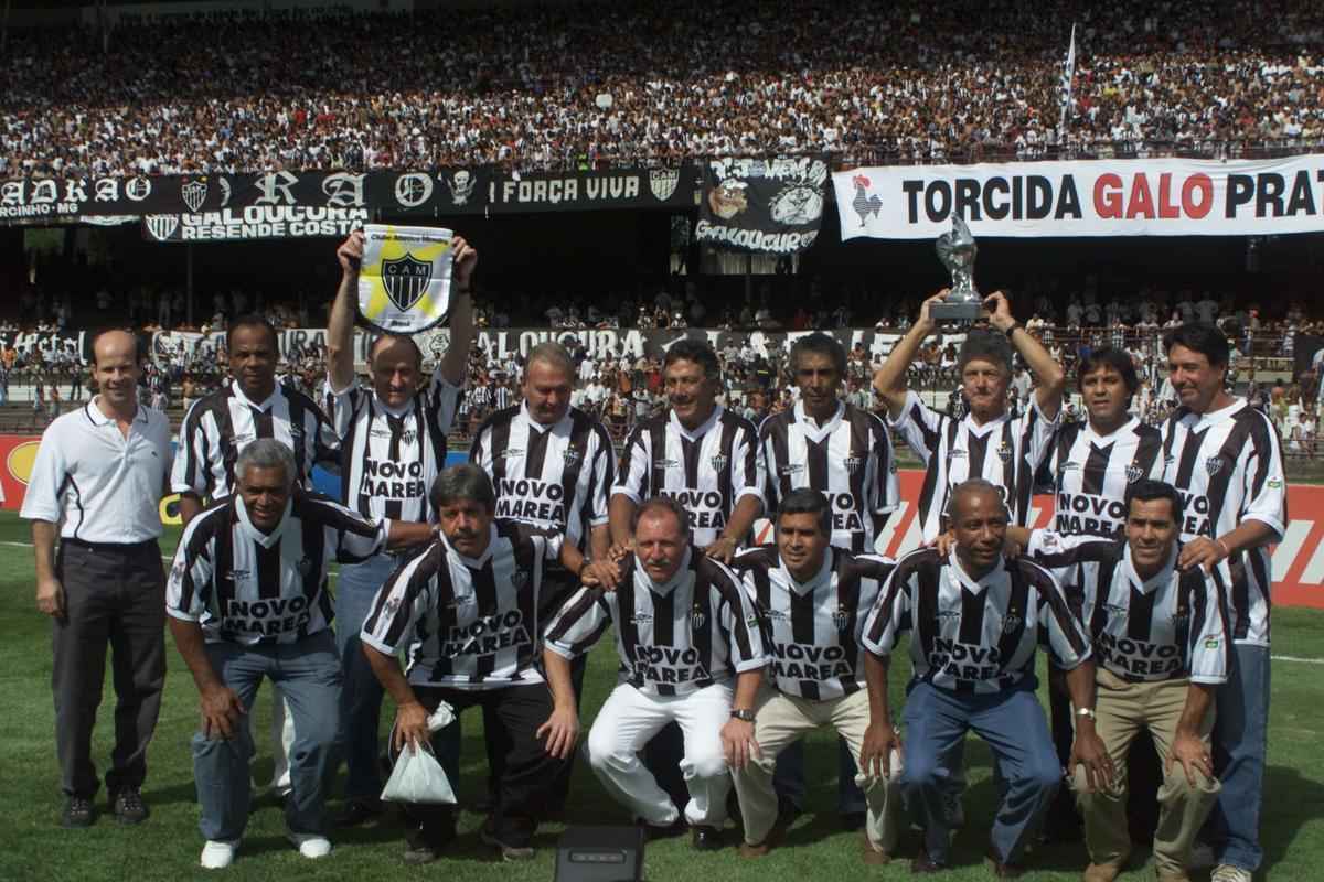 Em 2001, no aniversrio de 30 anos do ttulo de 1971, campees ganharam Galo de Prata do clube