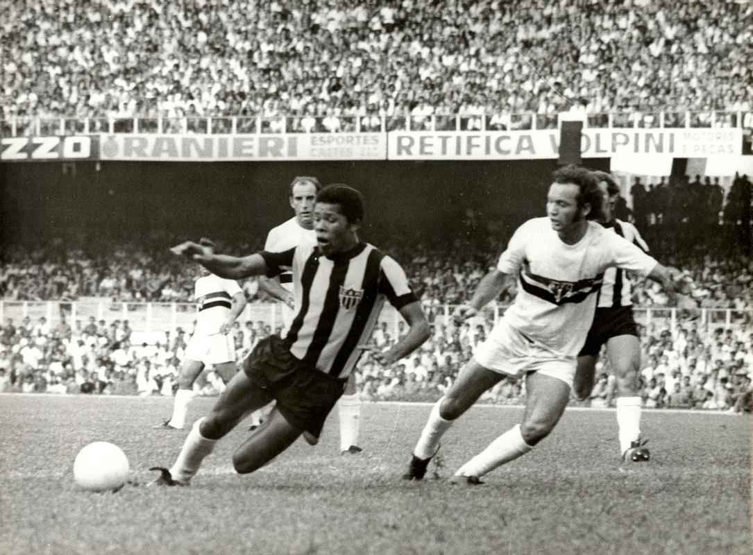 Imagens da vitória do Atlético sobre o São Paulo, por 1 a 0, no Mineirão, pelo triangular final do Brasileiro de 1971. Gol de Oldair deixou Galo perto do título, que seria confirmado com triunfo sobre o Botafogo, no Rio