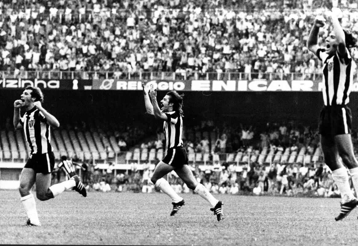 Imagens da vitria do Atltico sobre o So Paulo, por 1 a 0, no Mineiro, pelo triangular final do Brasileiro de 1971. Gol de Oldair deixou Galo perto do ttulo, que seria confirmado com triunfo sobre o Botafogo, no Rio