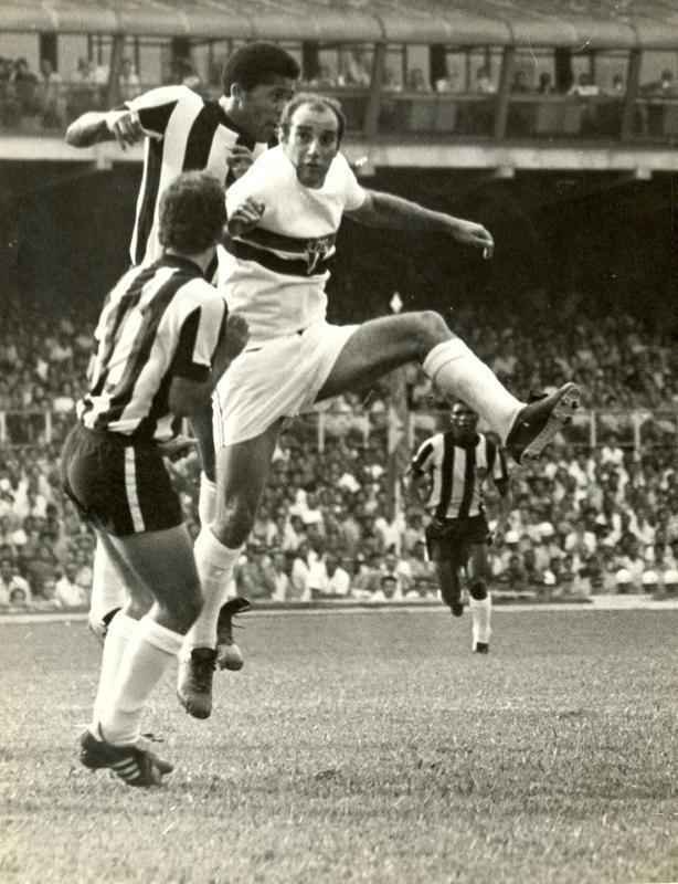 Imagens da vitria do Atltico sobre o So Paulo, por 1 a 0, no Mineiro, pelo triangular final do Brasileiro de 1971. Gol de Oldair deixou Galo perto do ttulo, que seria confirmado com triunfo sobre o Botafogo, no Rio