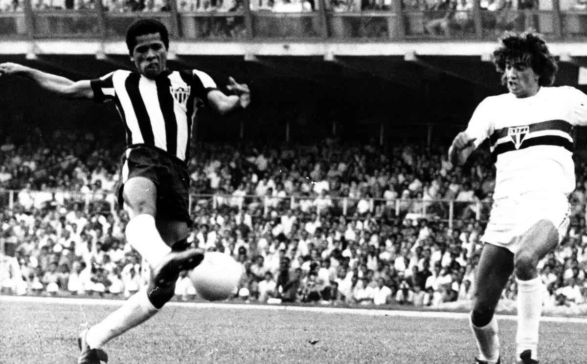 Imagens da vitria do Atltico sobre o So Paulo, por 1 a 0, no Mineiro, pelo triangular final do Brasileiro de 1971. Gol de Oldair deixou Galo perto do ttulo, que seria confirmado com triunfo sobre o Botafogo, no Rio