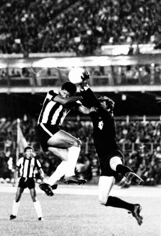 Imagens da vitria do Atltico sobre o So Paulo, por 1 a 0, no Mineiro, pelo triangular final do Brasileiro de 1971. Gol de Oldair deixou Galo perto do ttulo, que seria confirmado com triunfo sobre o Botafogo, no Rio